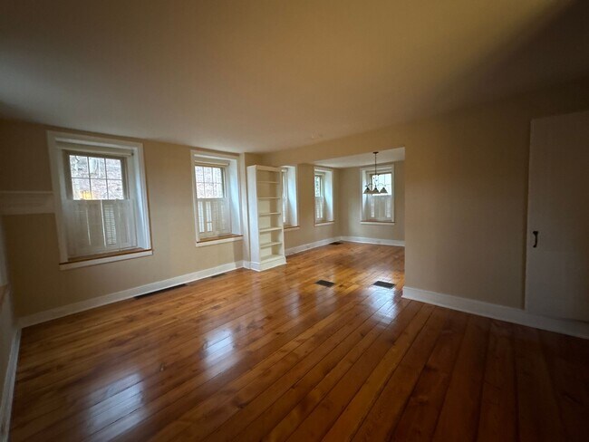 Building Photo - Charming Stacked Stone Farmhouse in Hellertown, PA