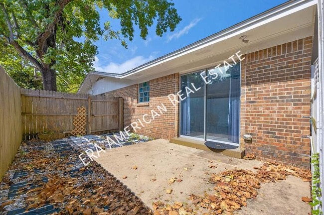 Building Photo - 614 Merioneth Dr NE