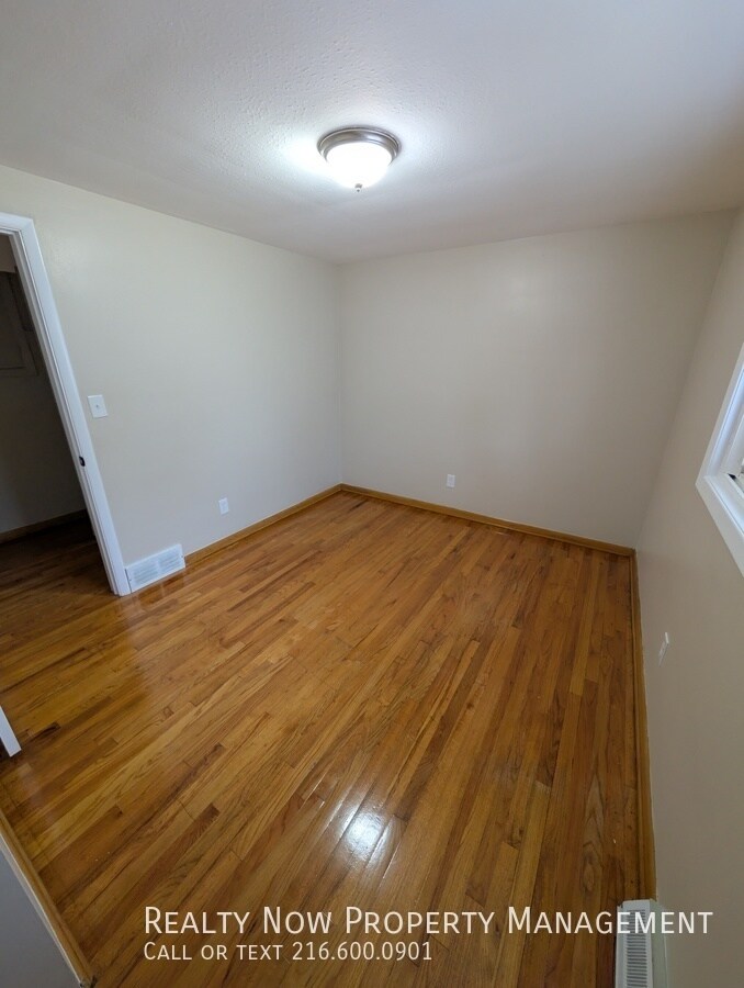 Building Photo - 12517 Park Knoll Dr