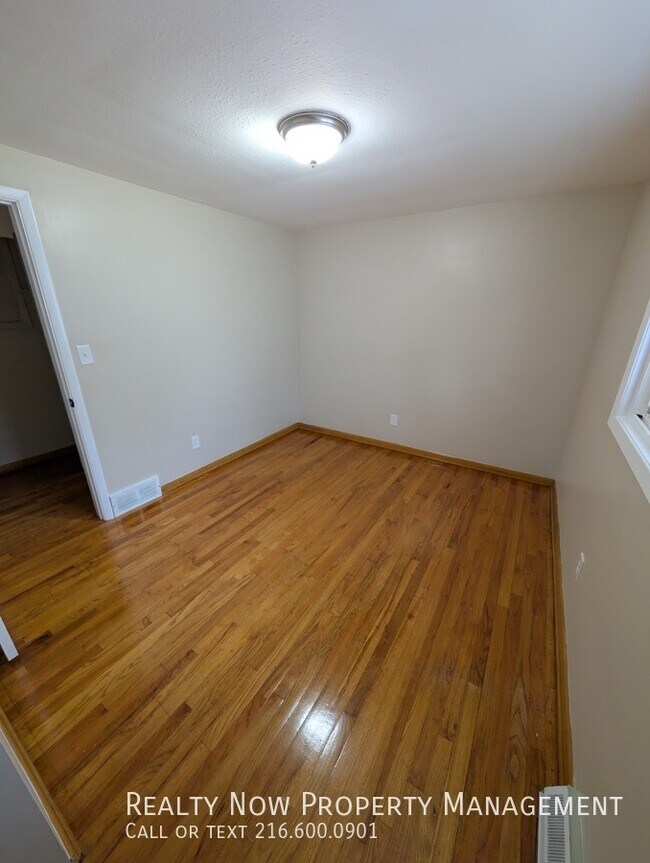 Building Photo - 12517 Park Knoll Dr