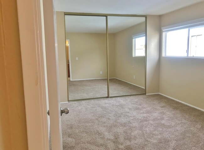 Building Photo - Beautiful and Spacious Apartment in Gated ...
