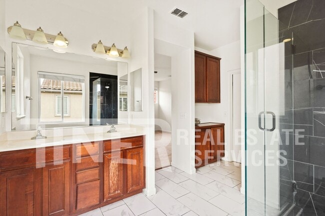 Building Photo - 5 Mantauk Point Pl