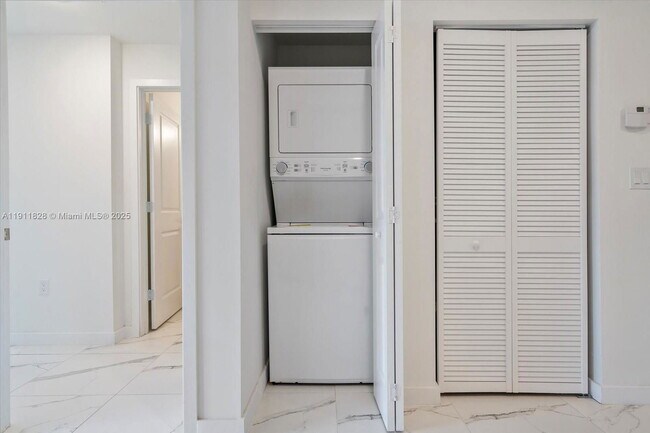 Building Photo - 420 SW 7th St