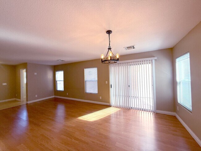 Building Photo - Great 3 bedroom home with open downstairs ...