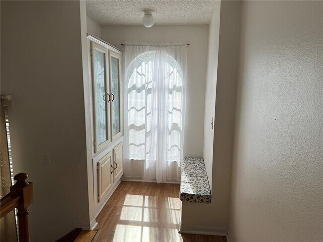 Building Photo - 728 Burlwood St