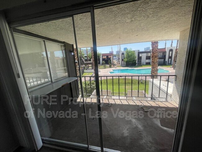 Building Photo - 1405 E Vegas Valley Dr