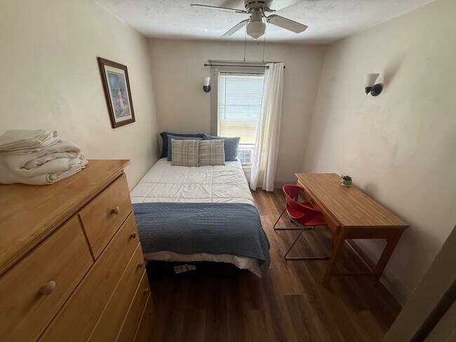 Building Photo - 33 Maple Ave