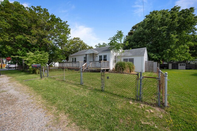 Building Photo - Renovated Ranch-Style Gem in Virginia Beach
