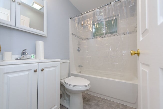 Building Photo - REMODELED BRICK & VINYL RANCH WAITING FOR ...