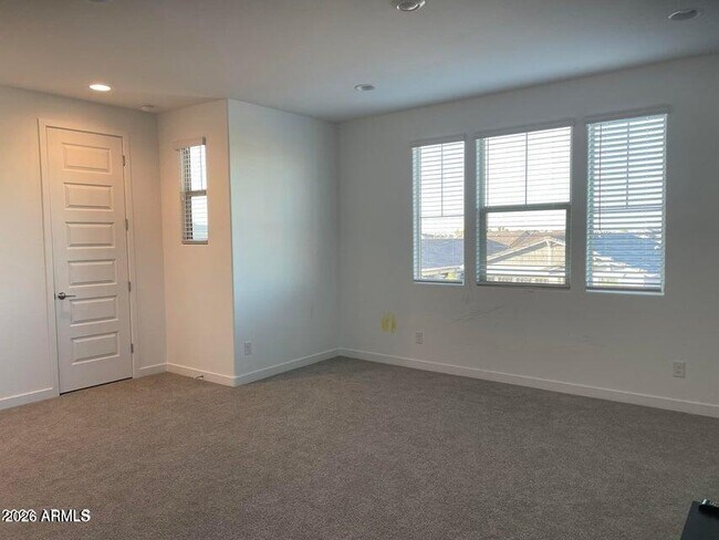 Building Photo - 9115 W Glenrosa Ave