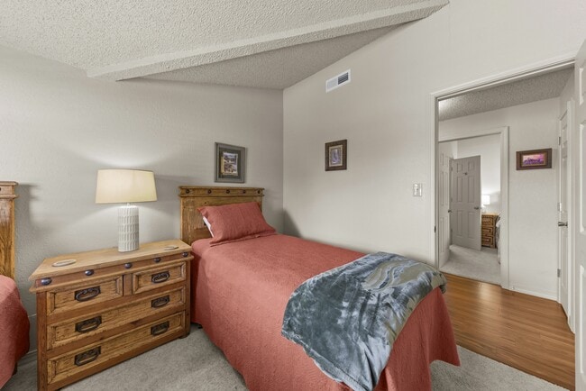 Building Photo - 101 Racquet Dr
