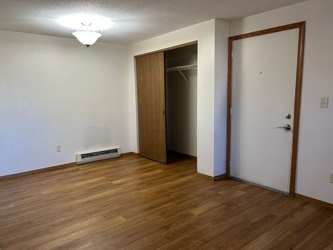 Building Photo - $1,025 | 2 Bedroom, 1 Bathroom Apartment |...