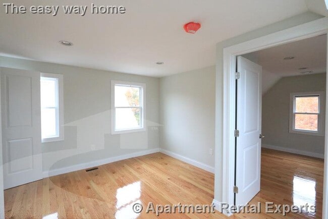Building Photo - 29 Elmwood St