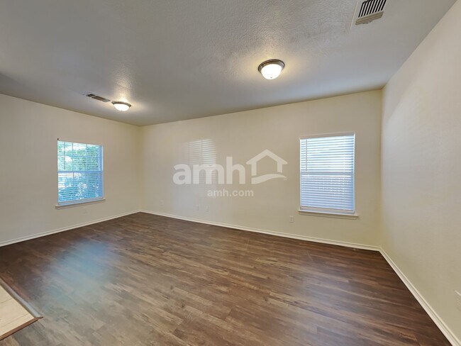 Building Photo - 318 Roswell Cyn