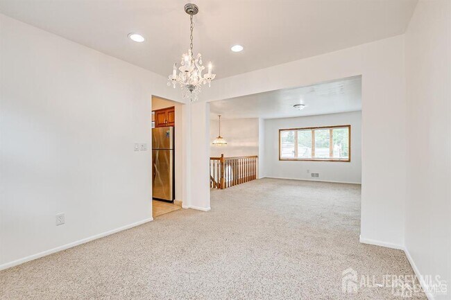 Building Photo - 559 Wood Ave