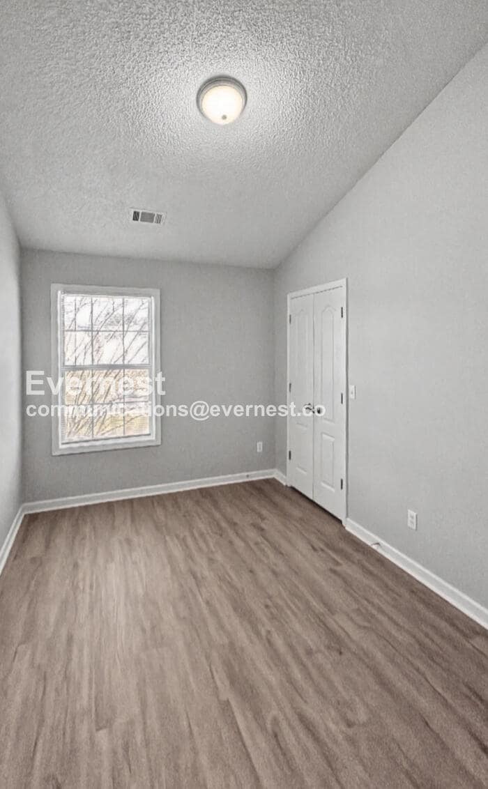 Building Photo - 8596 Thomas Rd