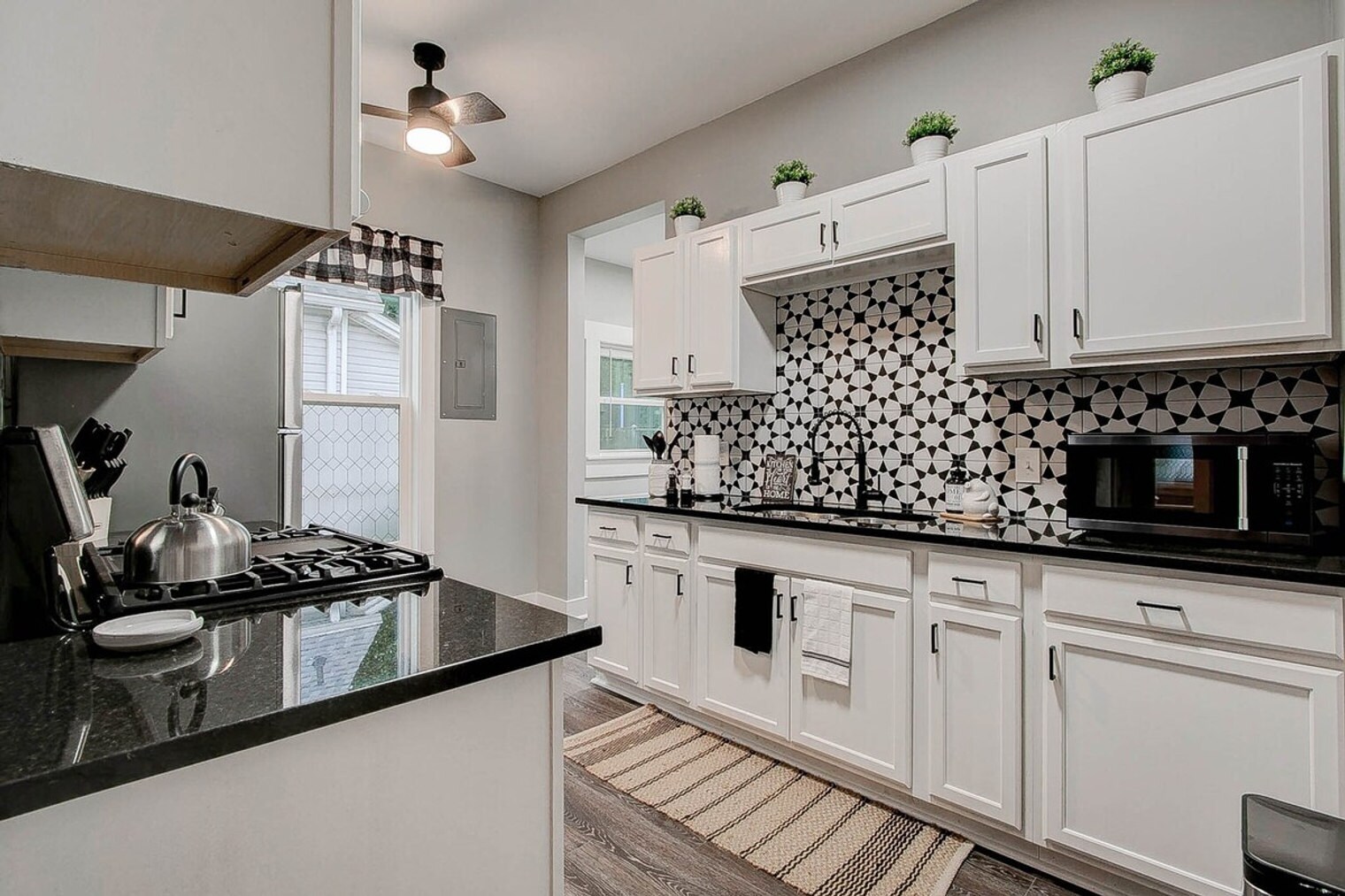 Building Photo - 42 S Holmes Ave