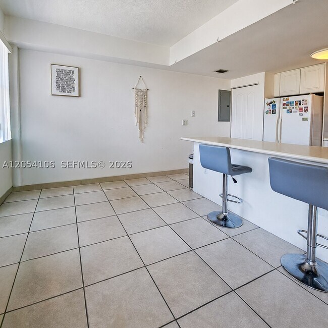 Building Photo - 1627 SW 37th Ave
