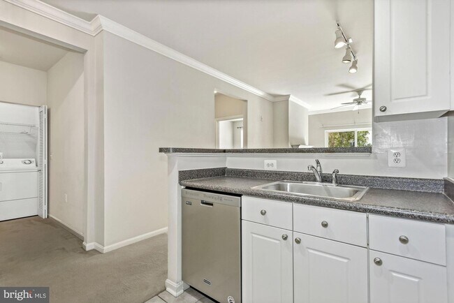 Building Photo - 2765 Centerboro Dr