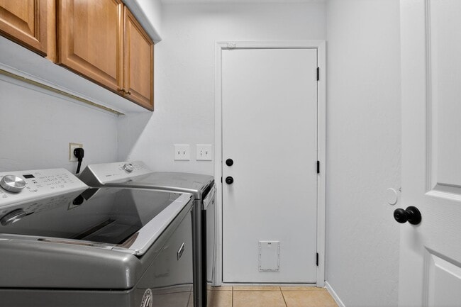 Building Photo - Gilbert Living with Private Pool