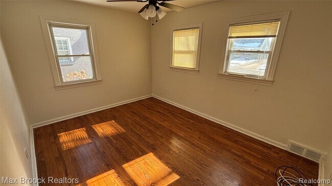 Building Photo - 2405 Pembroke Rd