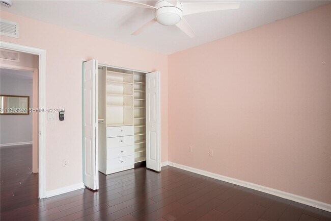 Building Photo - 1518 Fenton Dr