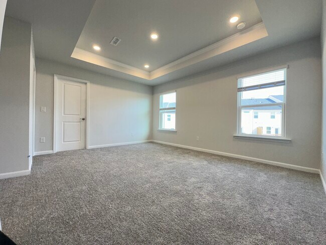 Building Photo - 2801 Farmhouse Dr