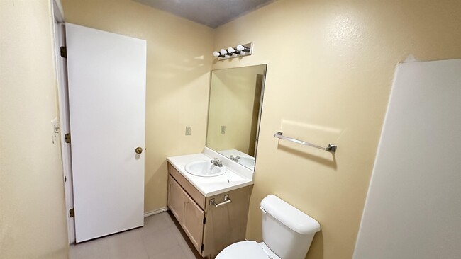 Building Photo - 1028 Merrimack Loop