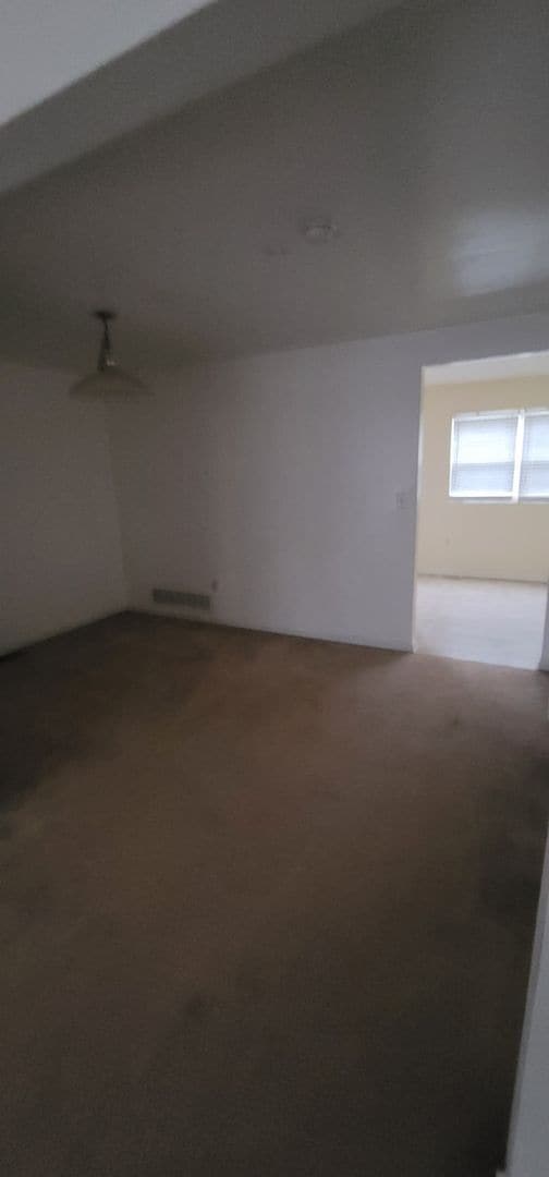 Building Photo - Affordable 2 bedroom / 1 bathroom townhome.