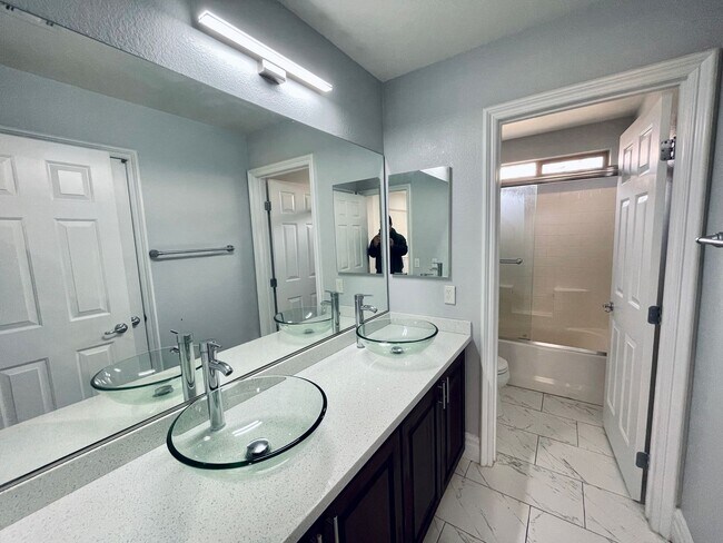 Building Photo - BEAUTIFUL HOME IN RHODES RANCH GUARD GATED COMMUNITY! AMMENITIES INCLUDE COMMUNITY BASKETBALL COU...