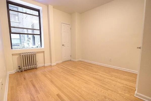Building Photo - 305 W 45th St