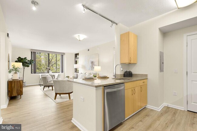 Building Photo - 440 L St NW