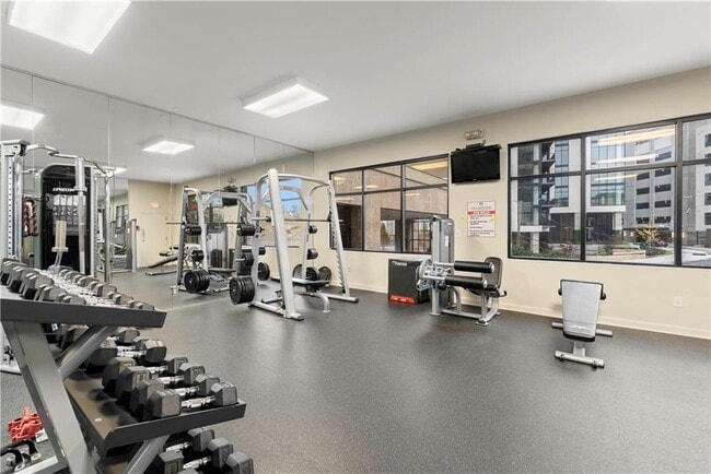 Building Photo - 3481 Lakeside Dr NE