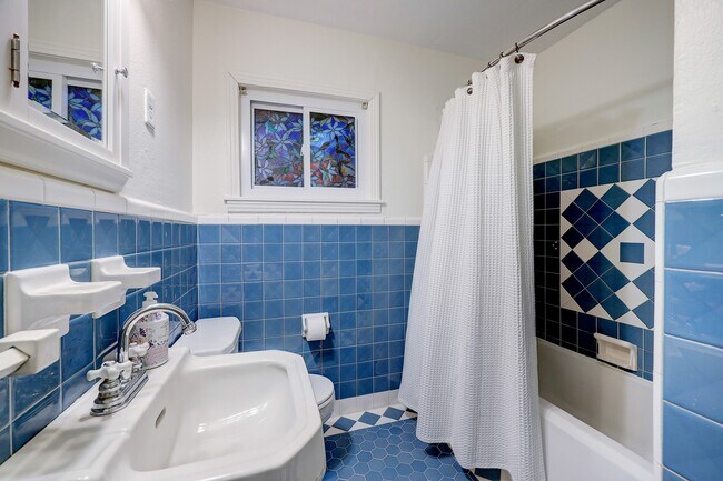 Building Photo - 1070 Lamonte Ln