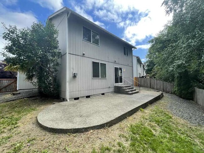 Building Photo - Puyallup House