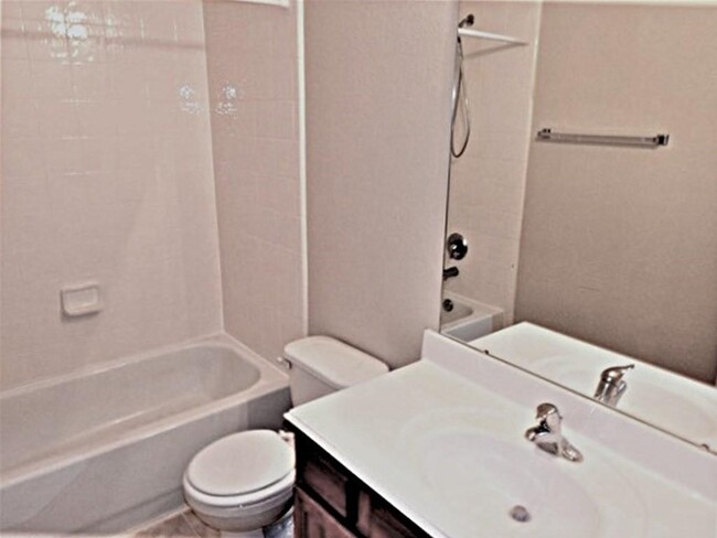 Building Photo - 18042 Platinum Springs Dr
