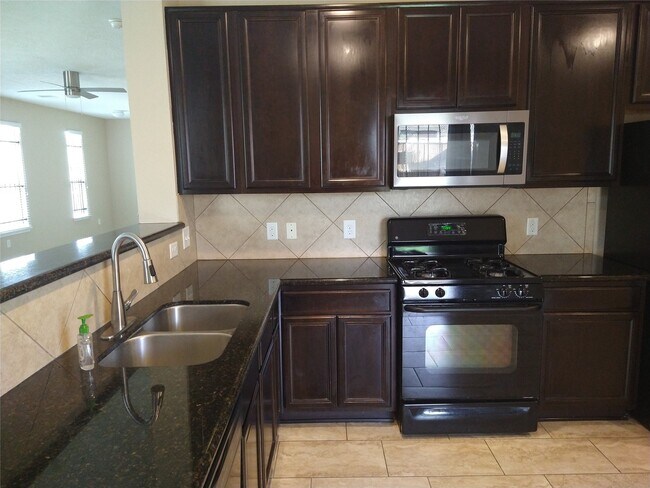 Building Photo - 811 Sweet Flower Dr