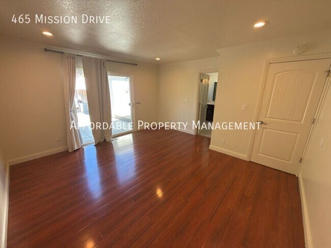 Building Photo - 465 Mission Dr