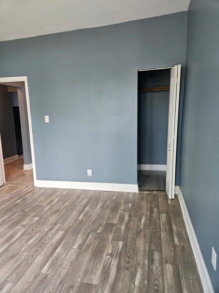 Building Photo - 7318 S Emerald Ave
