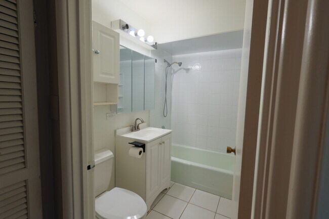 Building Photo - 4410 W 111th St