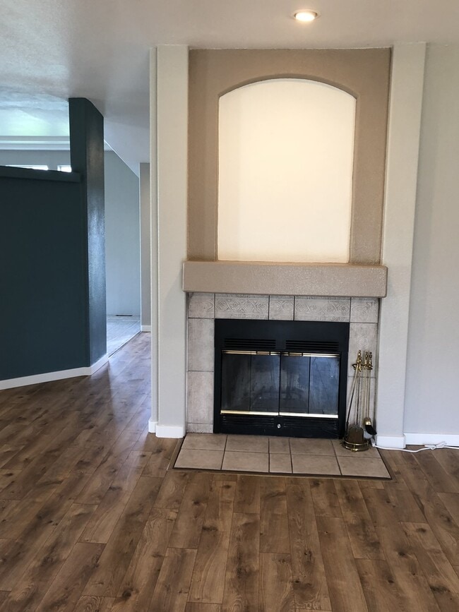 Building Photo - Beautiful and Convenient Turner Location!