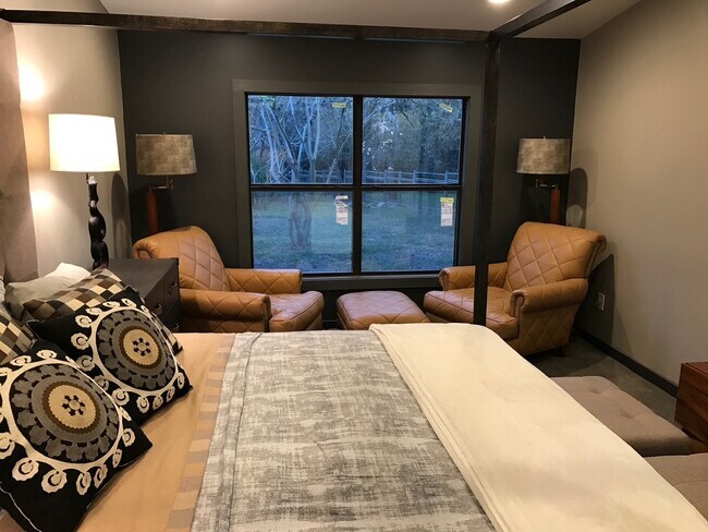 Building Photo - 710 Whippoorwill Dr