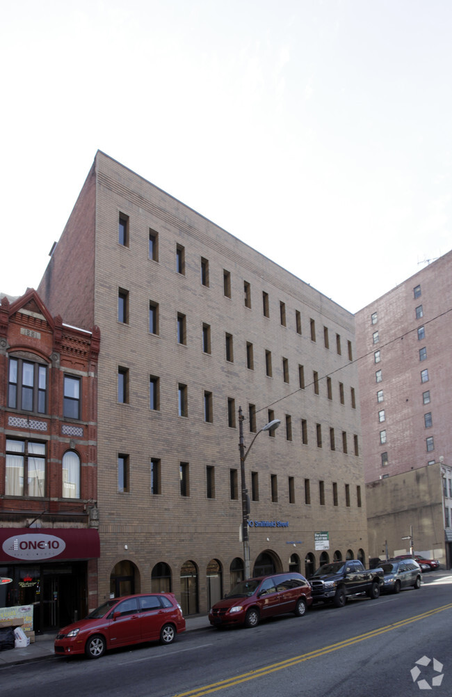 Building Photo - 100 Smithfield St