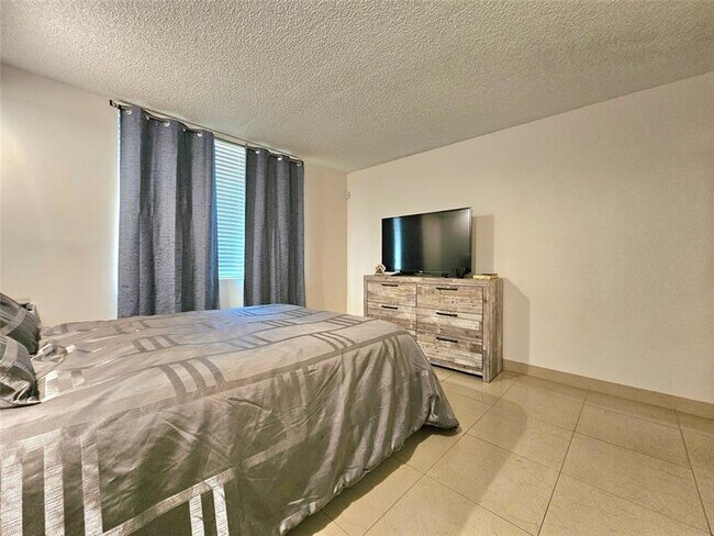 Building Photo - 701 Lyons Rd