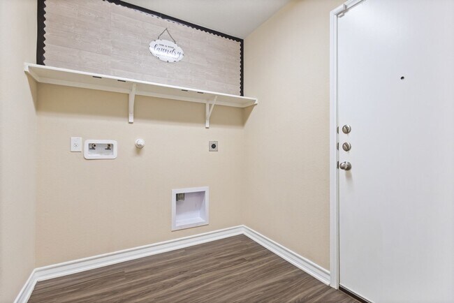 Building Photo - Well-Maintained 3-Bedroom Home – Ideal for Students & Professionals!