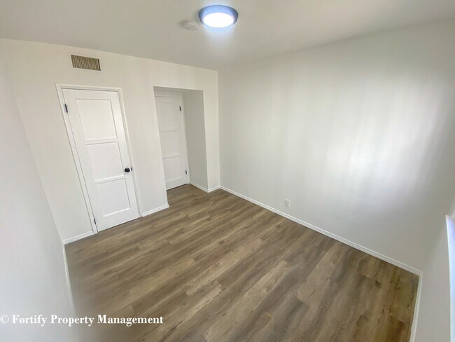 Building Photo - 3403 W 84th Pl