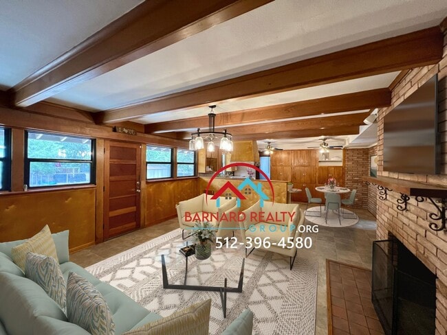 Building Photo - Charming 1970s home with mini original fea...