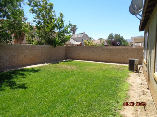 Building Photo - Spacious One Story in West Palmdale with 1...