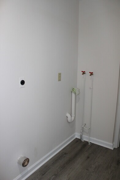 Washer/Dryer Hookup - 3288 E Pheasant Cir