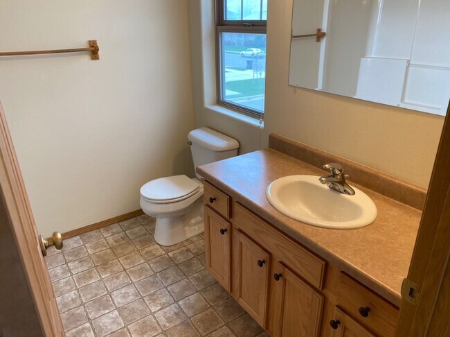 Building Photo - 3 Bed 2.5 Bath Condo that backs to the park!